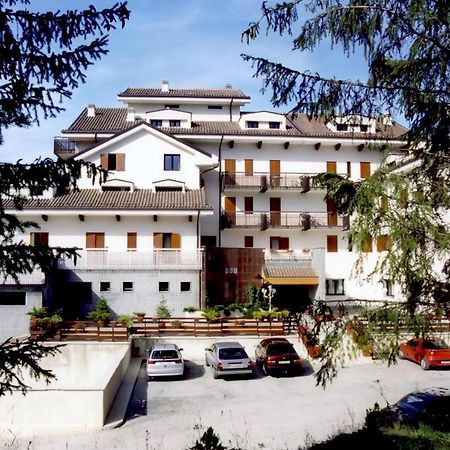 Grand Hotel Delle Rocche Rocca di Mezzo Exterior foto