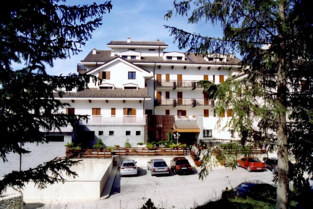 Grand Hotel Delle Rocche Rocca di Mezzo Exterior foto