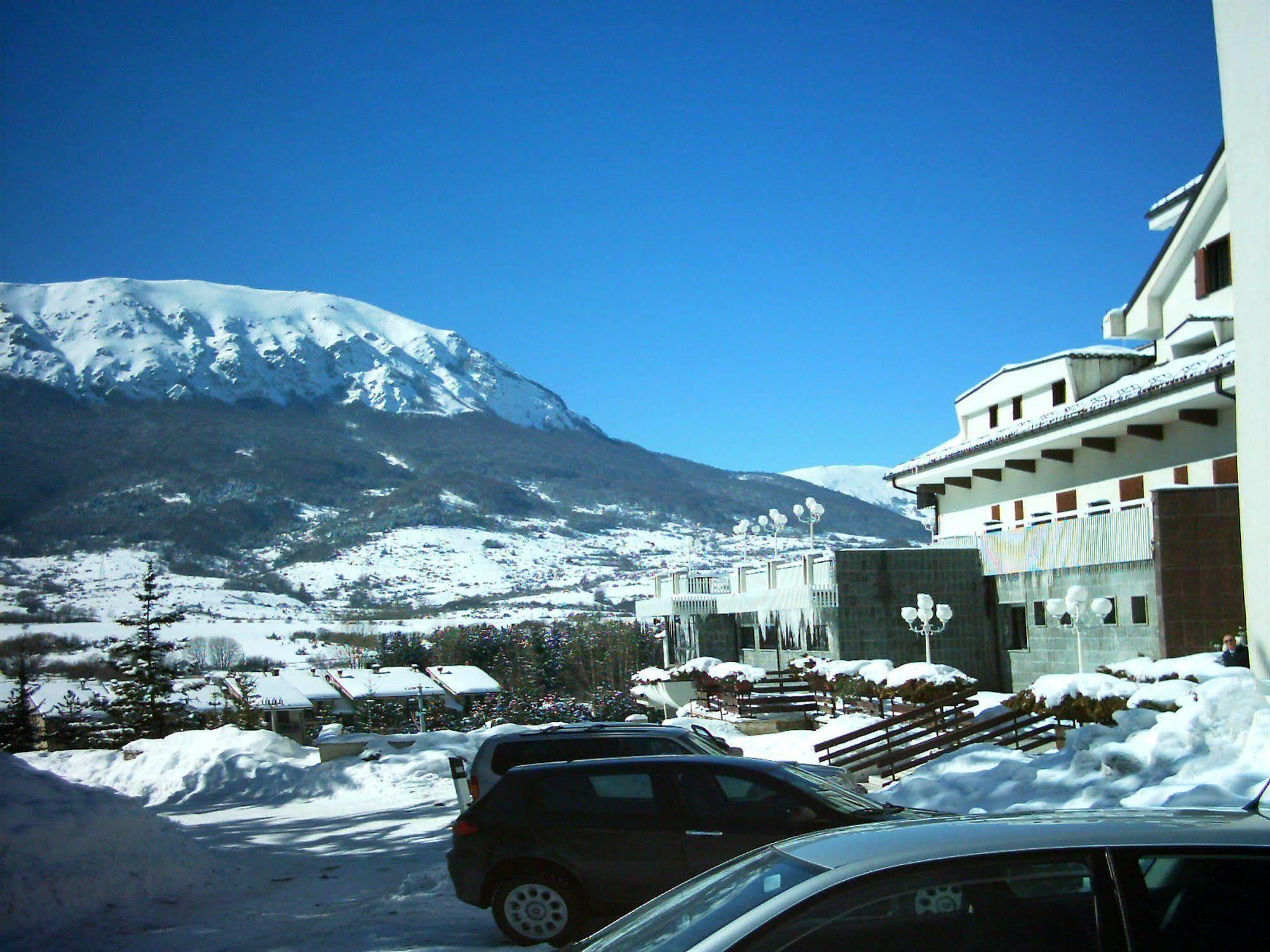 Grand Hotel Delle Rocche Rocca di Mezzo Exterior foto