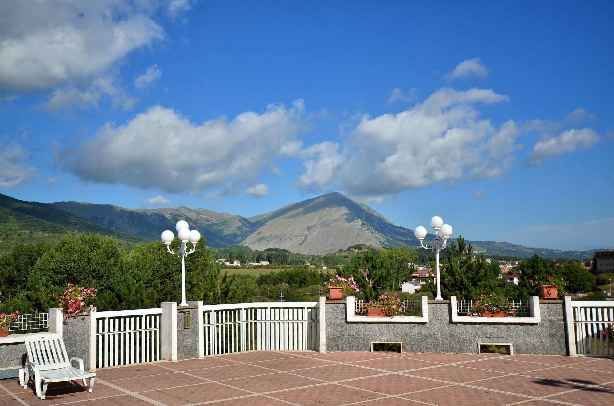 Grand Hotel Delle Rocche Rocca di Mezzo Exterior foto