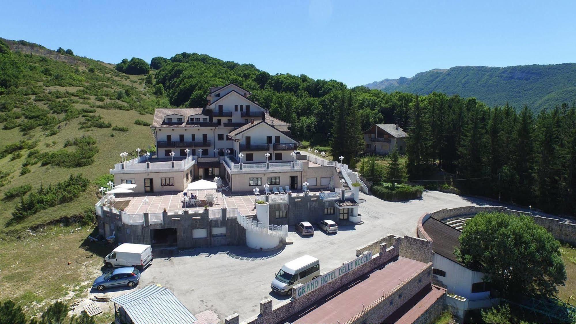 Grand Hotel Delle Rocche Rocca di Mezzo Exterior foto